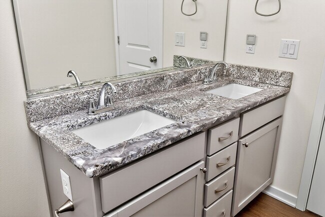 Building Photo - BEAUTIFUL CORNER LOT!! 3 Bedroom, 2 Bathroom Home in Des Moines!