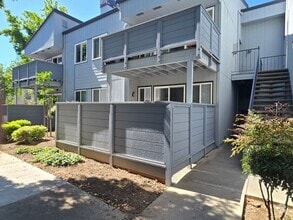 Building Photo - Large Downstairs Condo in Nice Community, ...