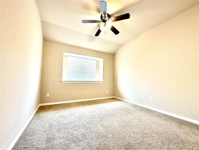 Building Photo - 512 Brown Juniper Way
