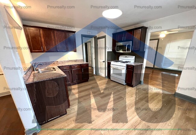 Building Photo - COMING SOON! 3-bedroom, 1-bathroom house l...