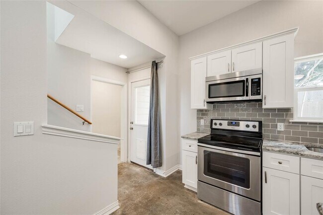 Building Photo - 811 Gunter St