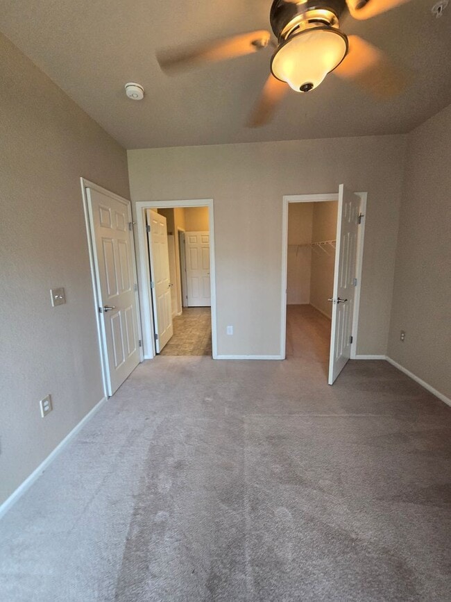 Building Photo - Beautiful 2 Bed, 2 bath condo