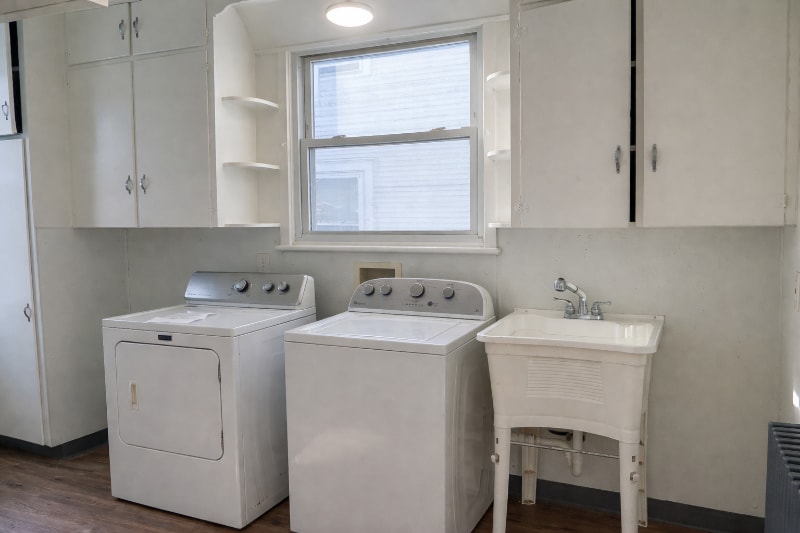 Building Photo - 247 N Main St