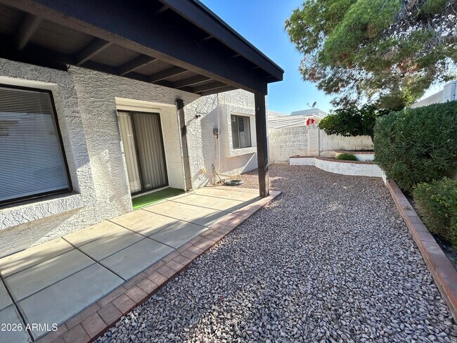 Building Photo - 1032 E Villa Maria Dr