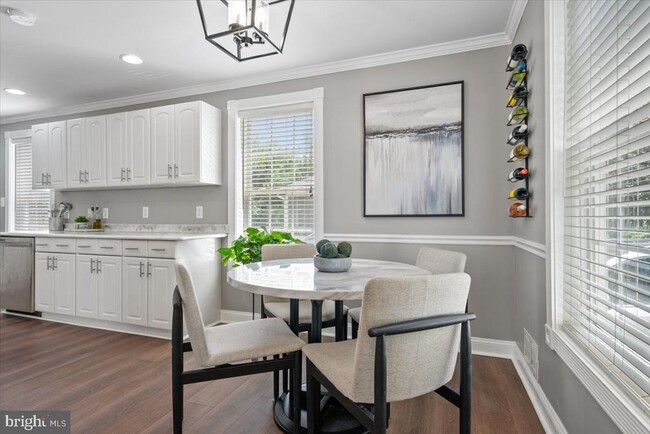 Building Photo - 2819 Summerfield Rd