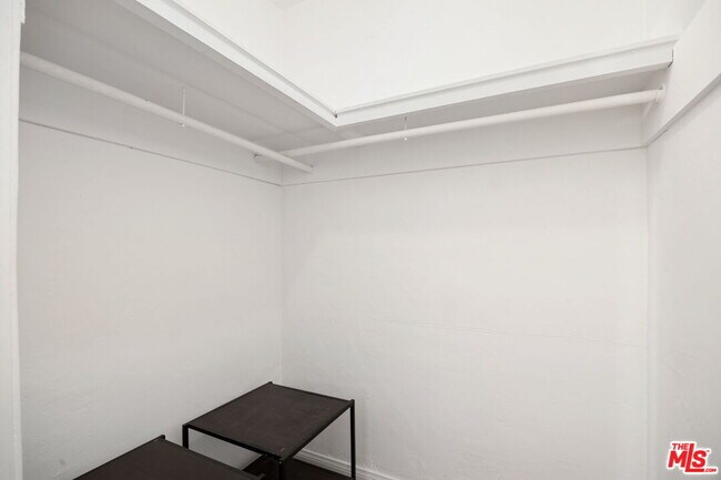 Building Photo - 436 S Rexford Dr