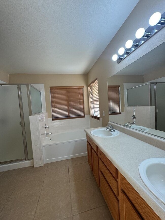 Building Photo - 1113 San Jacinto Dr