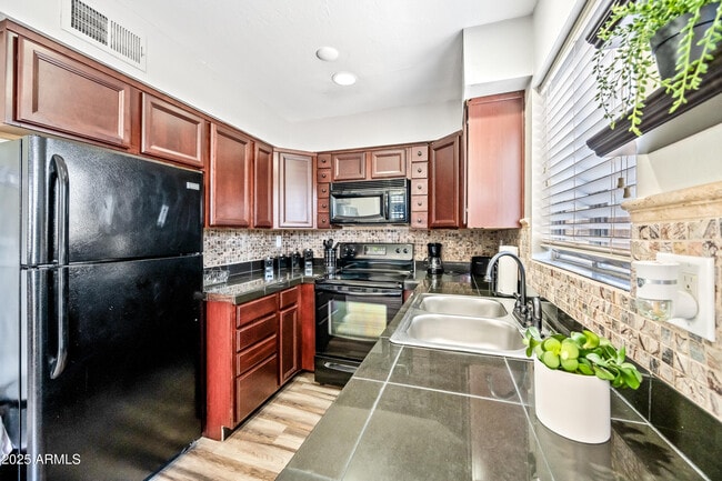 Building Photo - 4630 N 68th St