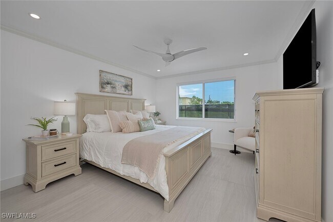 Building Photo - 1950 Gulf Shore Blvd N