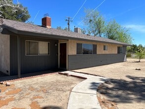 Building Photo - 2 bedroom 2 bathroom House In Apple Valley, Ca
