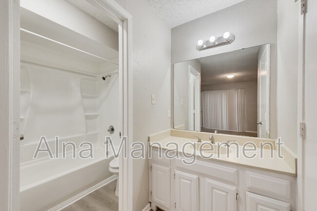 Building Photo - 1704 Fieldstone Ct