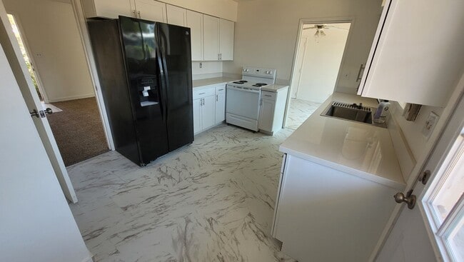 Building Photo - Moses Lake 3 bedroom 1 bath with den and g...