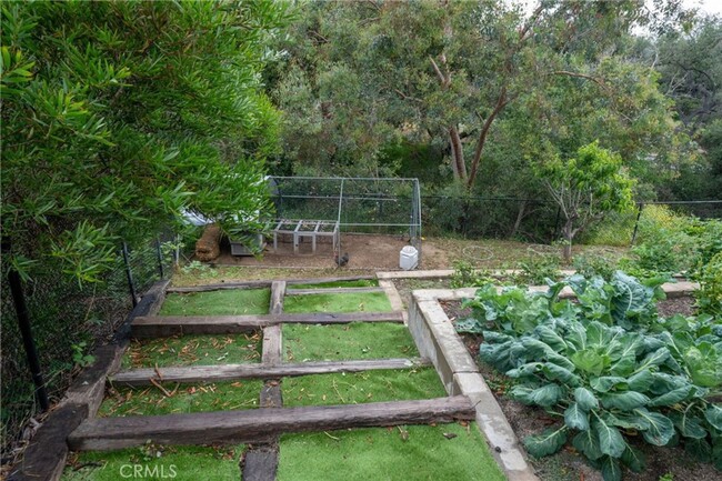 Building Photo - Fallbrook Ranch Gem!