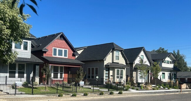 Building Photo - 1806 S Manitou Ave
