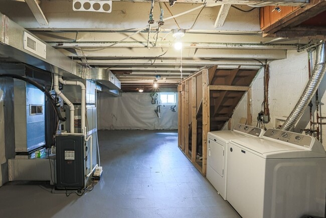 Building Photo - 1154 Elm Rd