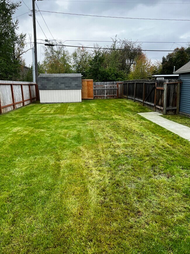 Back yard- with Storage shed - 1428 Latouche St