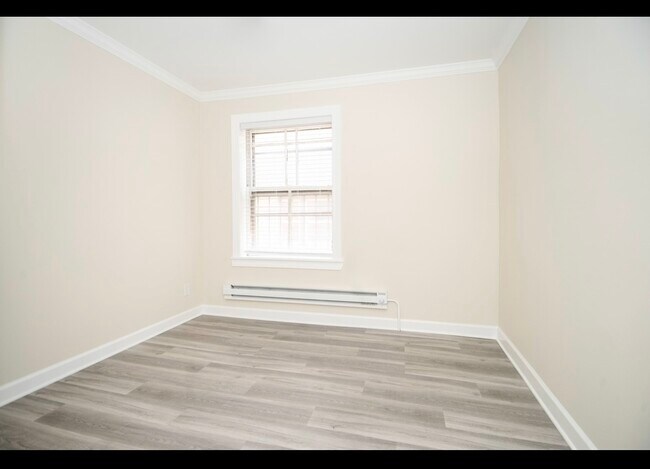 Building Photo - 837 W Cornelia Ave