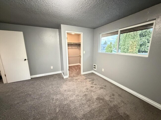 Building Photo - 1615 63rd St SE