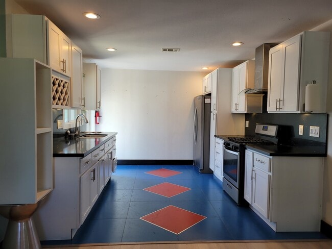 kitchen - 11721 Puryear Ln