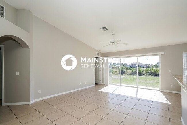 Building Photo - 3 Bedroom Pet-Friendly Home in LEHIGH ACRE...