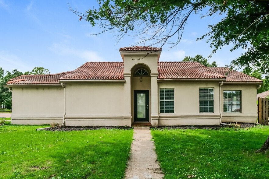 Primary Photo - 1153 Charstone Dr