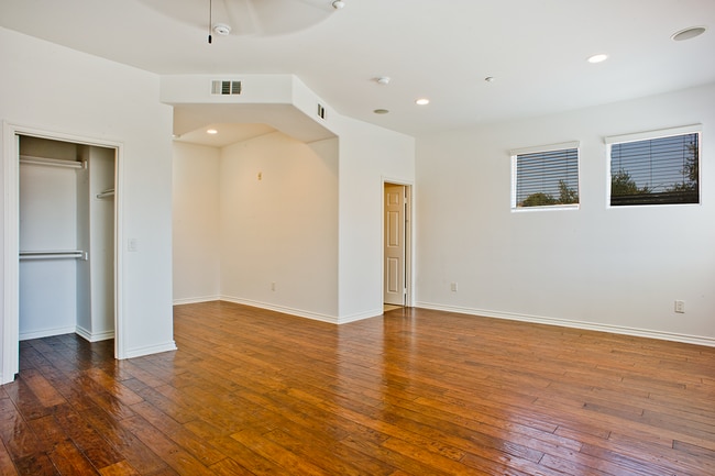 Building Photo - 2339 Chiquita Ln