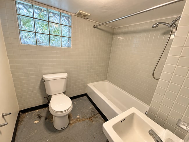 Building Photo - 616 Farnsworth Ave