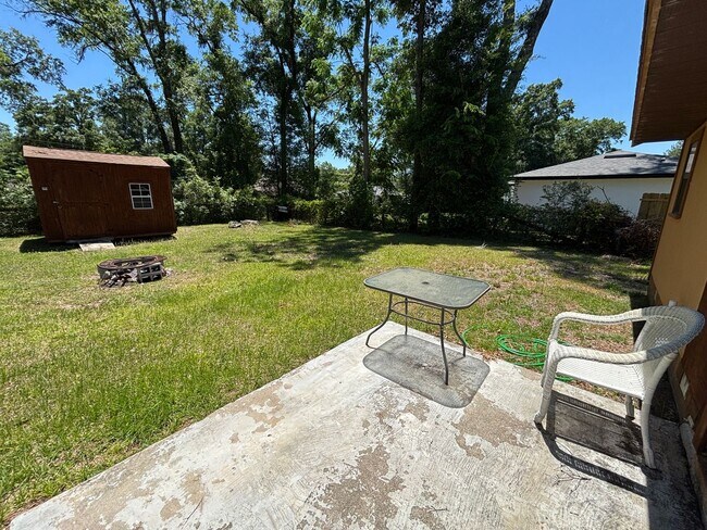 Building Photo - Ocala Park Estates / 2/2 ***Won't Last***