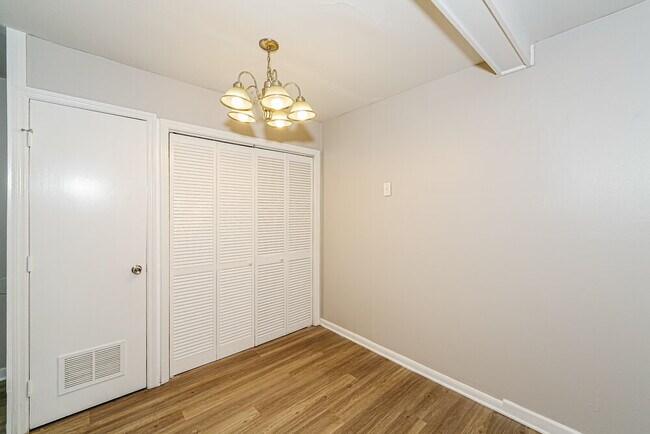 Building Photo - 209 Woodward Dr