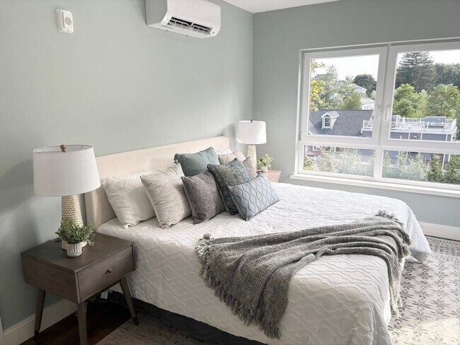 Building Photo - 1391 Main St