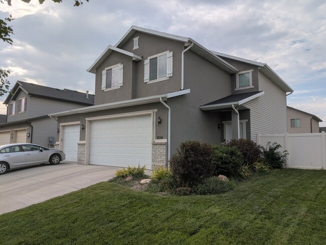 Building Photo - 934 Farnham Dr
