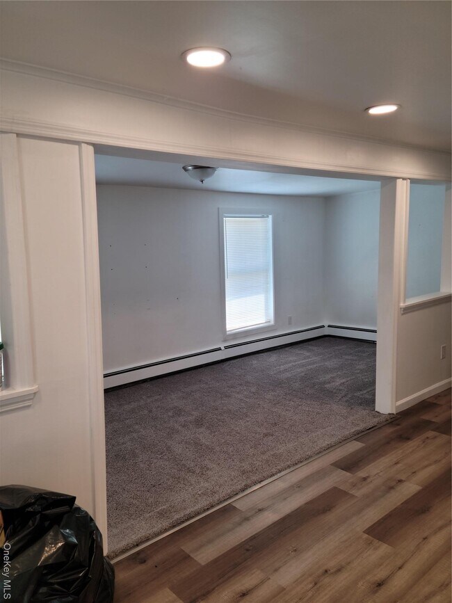 Building Photo - 15 Quaker Hill Rd