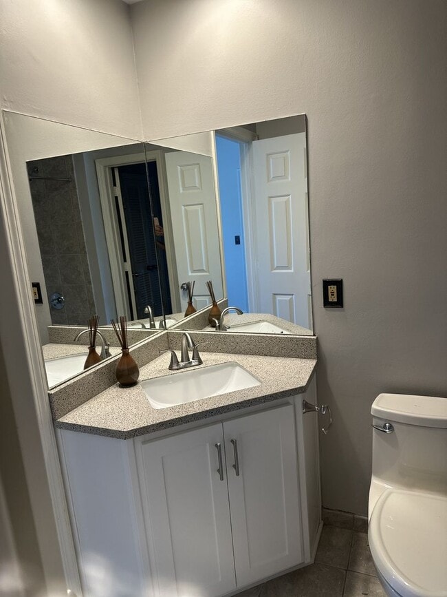 Building Photo - West End Condo - ONE HALF MONTH FREE RENT - CALL FOR DETAILS!