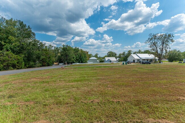 Building Photo - 523 Landing Ave