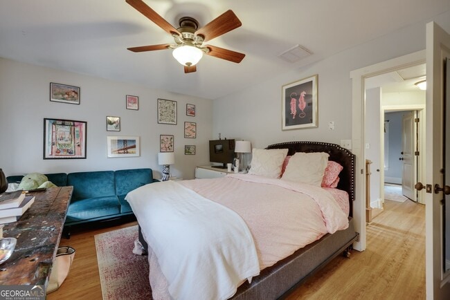 Building Photo - 139 Hillside St