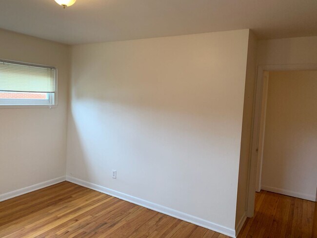 Building Photo - Well Kept Duplex in the Shaler Area