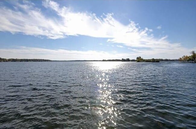 Building Photo - Comfortable 2-Bedroom Condo Near Lake Minnetonka – Private Deck & Resort-Style Amenities