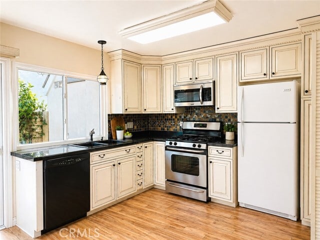 Building Photo - 25 Brookfield