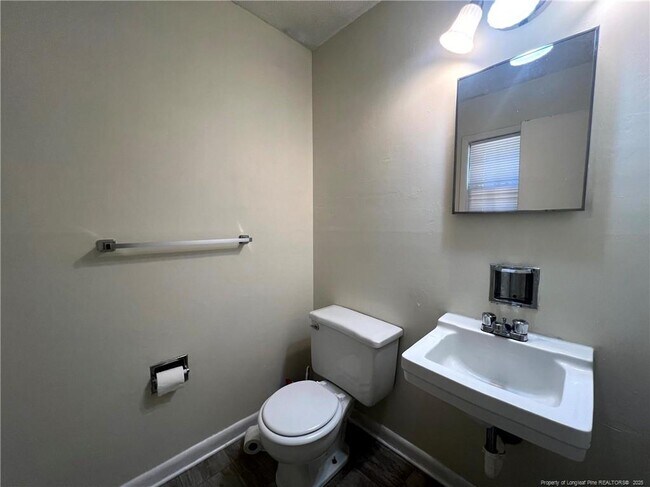 Building Photo - 710 Dude Ct