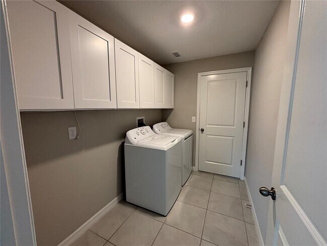 Building Photo - 9431 Channing Hill Dr