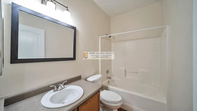Building Photo - Remodeled NW SFR
