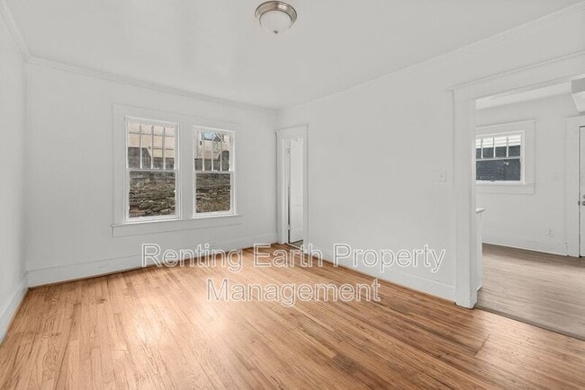 Building Photo - 1900 15th Ct N