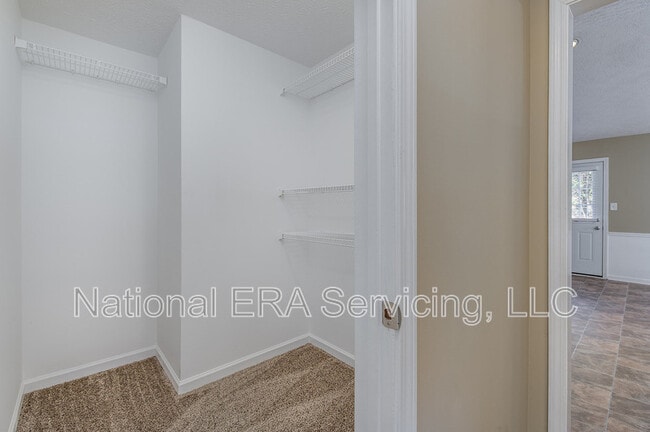 Building Photo - 35 Oak Ridge Ct