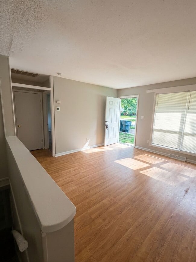 Building Photo - 4641 Highlake Dr
