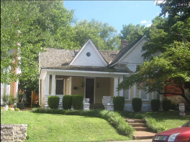 Building Photo - 1234 Park St