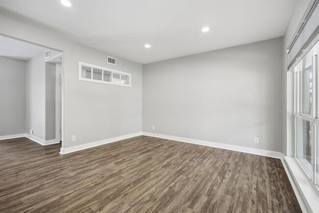 Building Photo - 6901 Bryn Mawr Dr