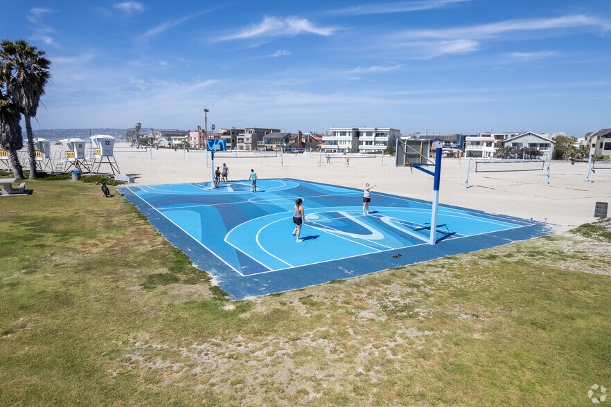 Building Photo - 3755 Ocean Front Walk