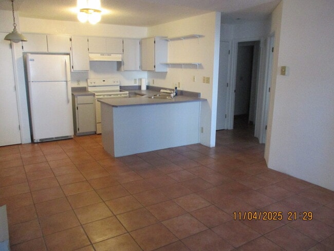 Building Photo - 2700 S White Mountain Rd