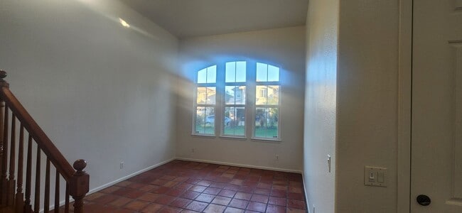 Building Photo - Beautiful 4 Bedroom 2.5 Bathroom Home on Large Lot in Elk Grove