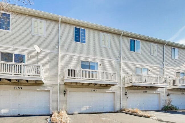 Building Photo - 3357 Ravinia Cir